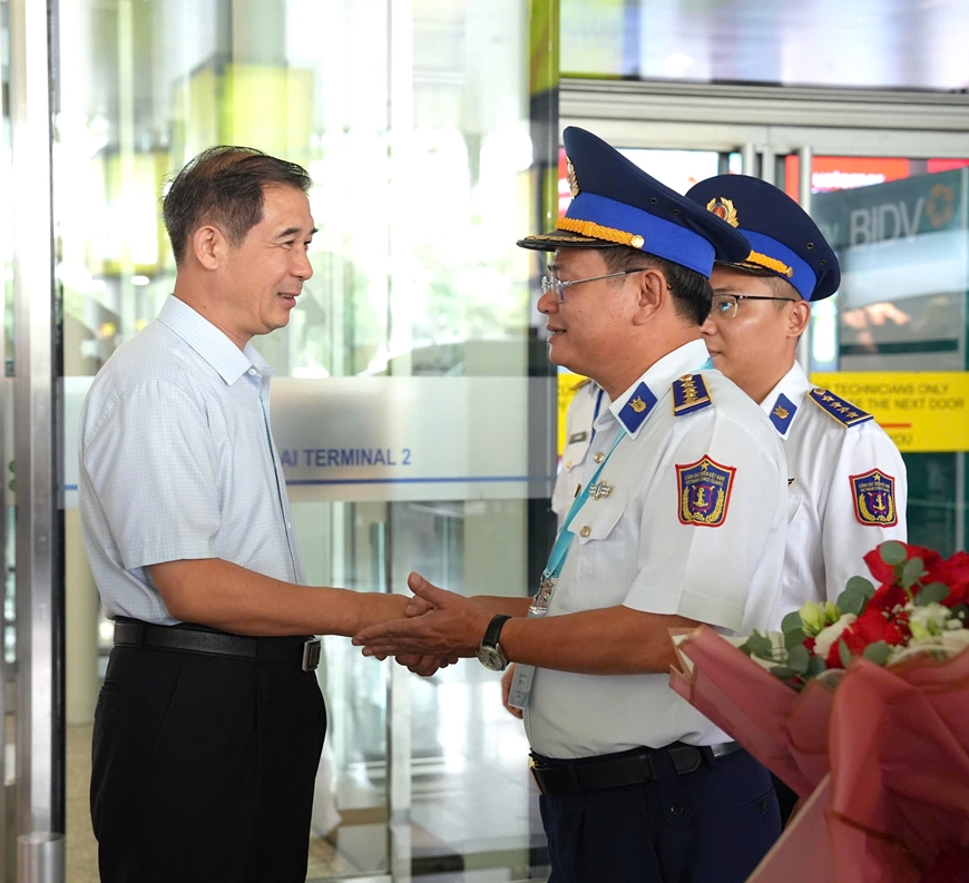 Đoàn cán bộ chính trị cấp cao Cảnh sát biển Trung Quốc đến Việt Nam 